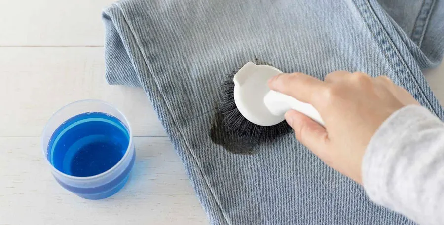 پاک کردن لکه از روی شلوار جین